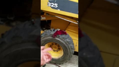 john deere 320 skid steer where to put hydraulic fluid|john deere 320 hydraulic oil change.